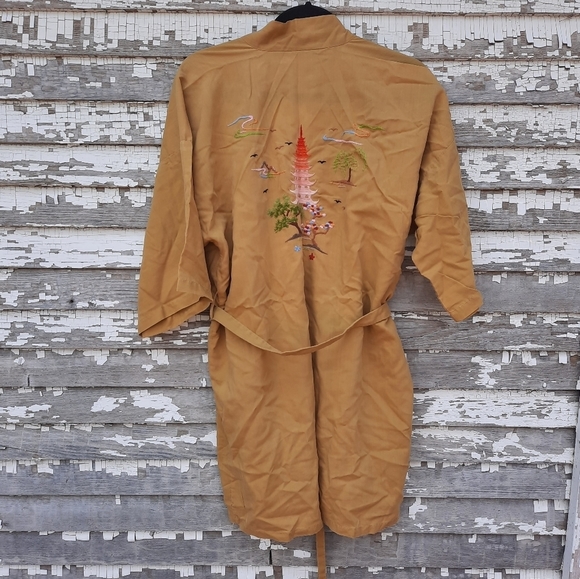 Vintage Other - Vintage health Chinese embroidered robe size medium